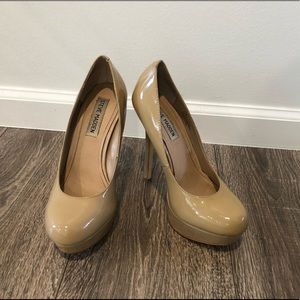 Nude platform Steve Madden pumps in Size 6.5.